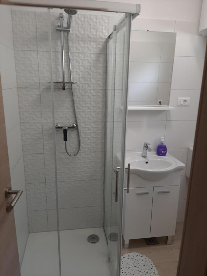 Apartman Maslina Pisak Exteriér fotografie